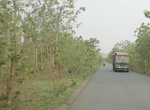 Bus sur route en Inde
