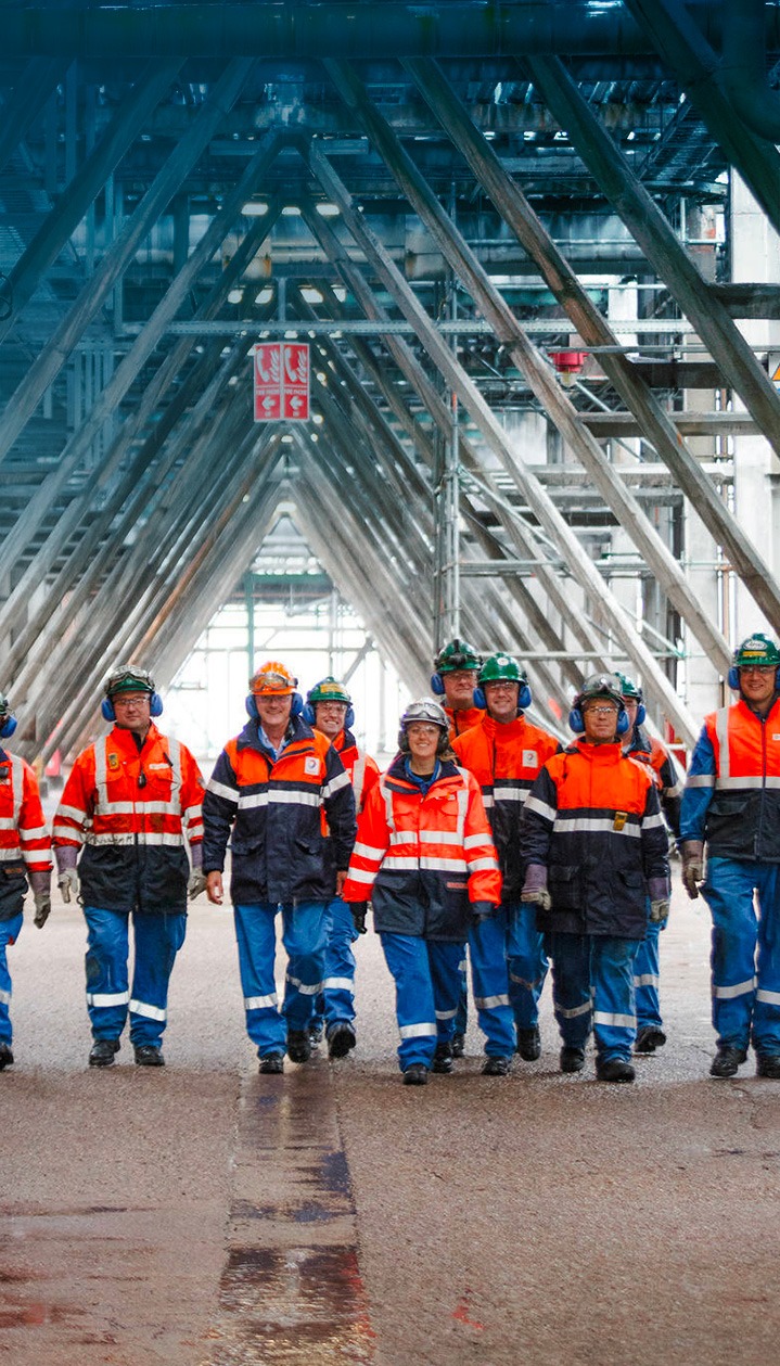 リンジー精油所のスタッフのグループ写真