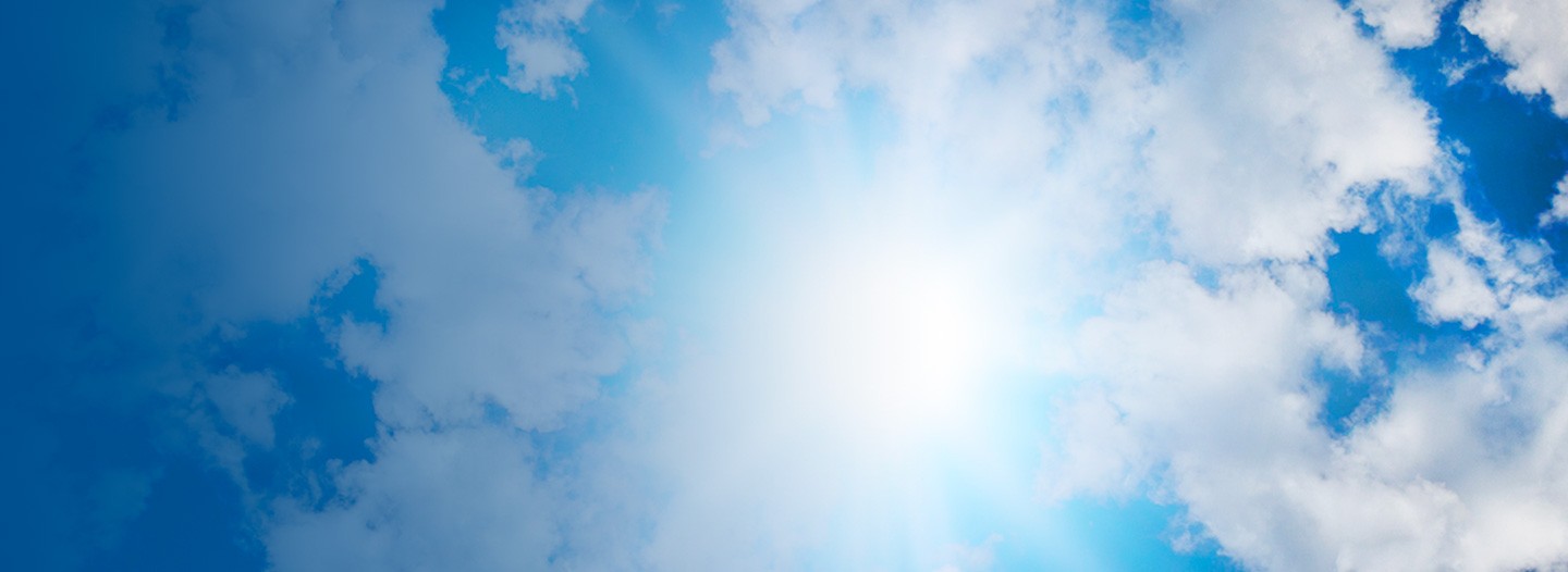 雲の浮かぶ晴れた空