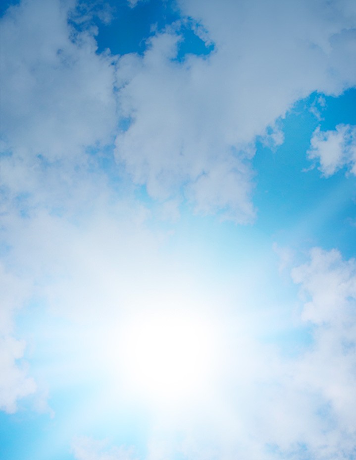 雲の浮かぶ晴れた空